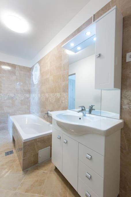 Vaci Close To Thermal Baths * Budapeste