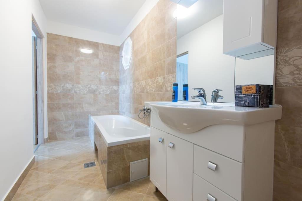 Apartamento Vaci Close To Thermal Baths Budapeste